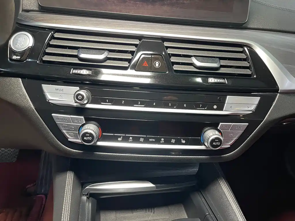 BMW 5 Series 2021 — фото 14
