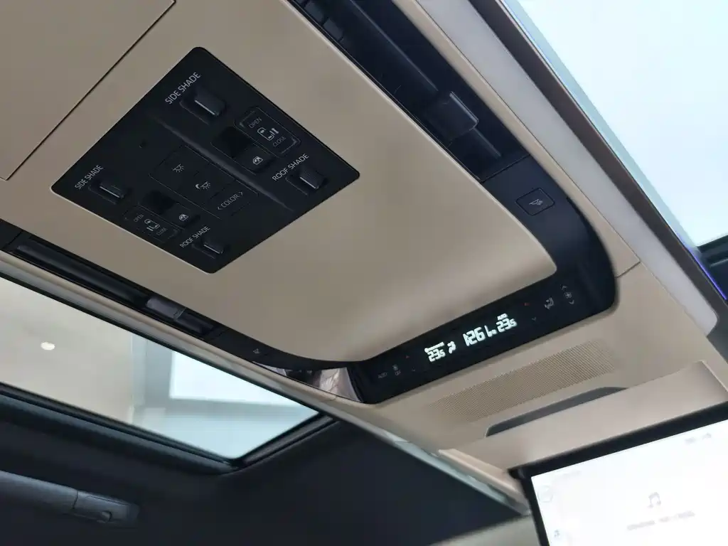 Toyota Vellfire 2023 — фото 9