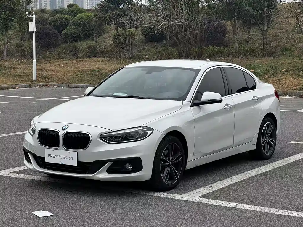 BMW 1 Series 2019 — фото 1