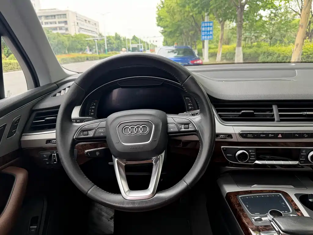 Audi Q7 2017 — фото 11