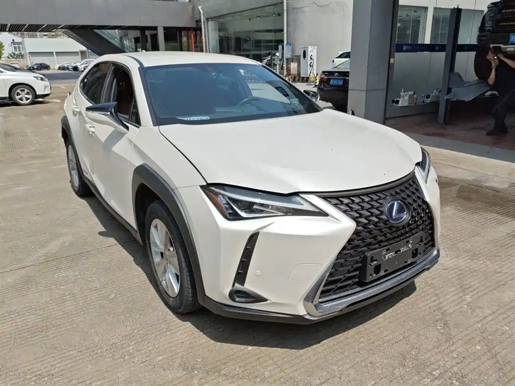 Lexus UX 2022 — фото 2