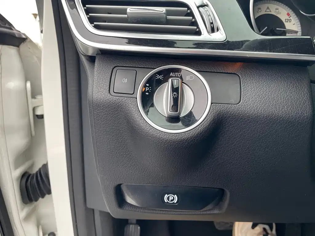 Mercedes-Benz E-Class 2015 — фото 12