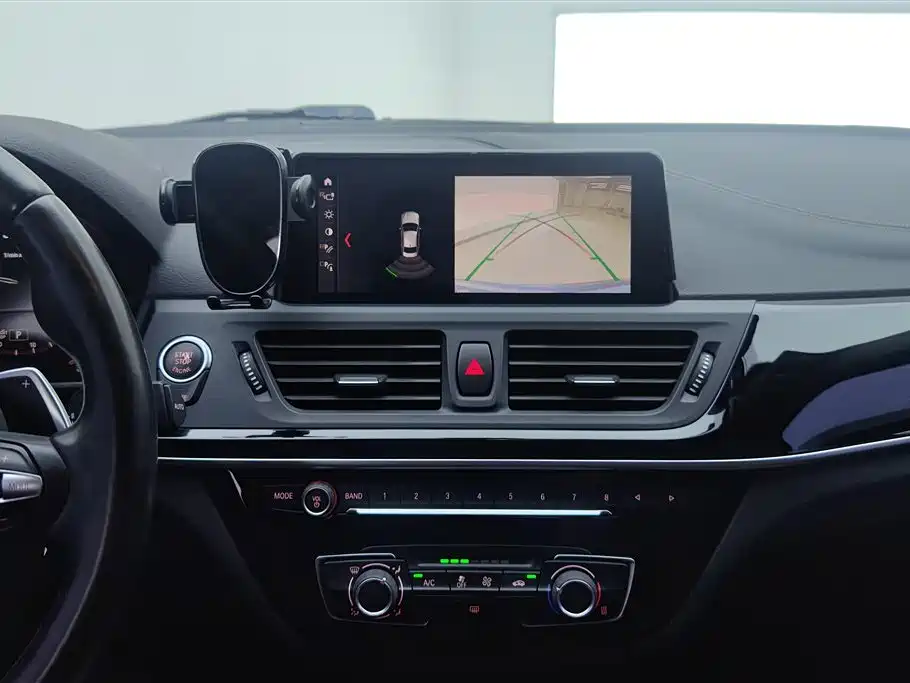BMW 1 Series 2019 — фото 13