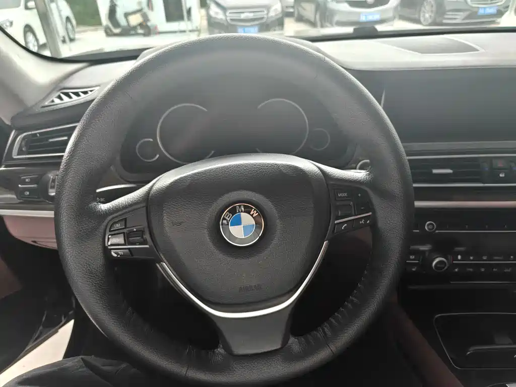 BMW 7 Series 2015 — фото 7