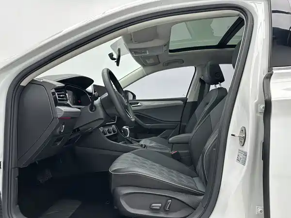 Volkswagen Sagitar 2022