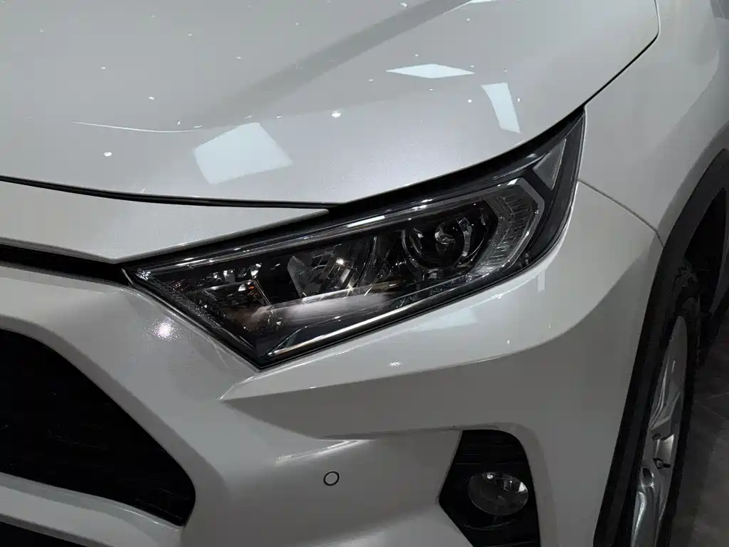 Toyota RAV4 2020 — фото 27