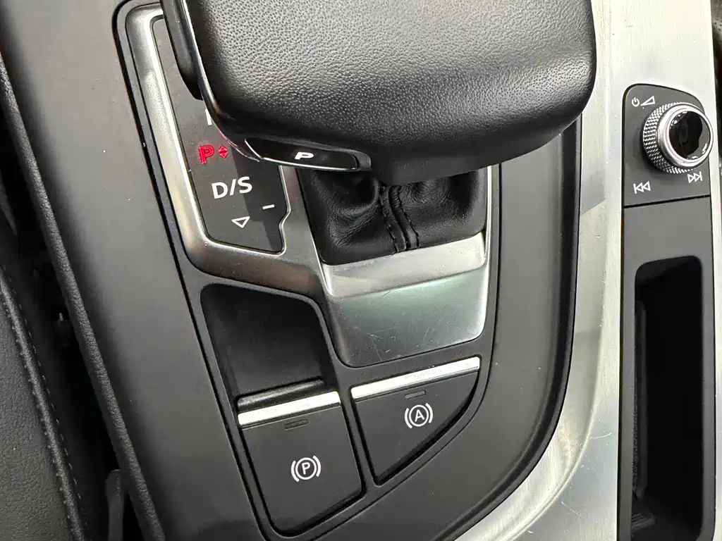 Audi A4L 2023 — фото 17