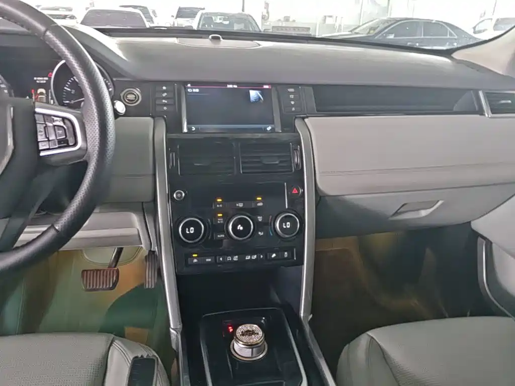Land Rover Discovery Sport 2017 — фото 13