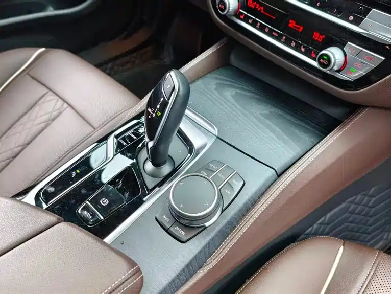 BMW 5 Series 2021 — фото 14