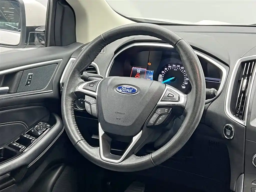 Ford Edge 2018 — фото 20