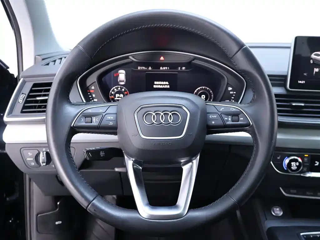 Audi Q5L 2019 — фото 16