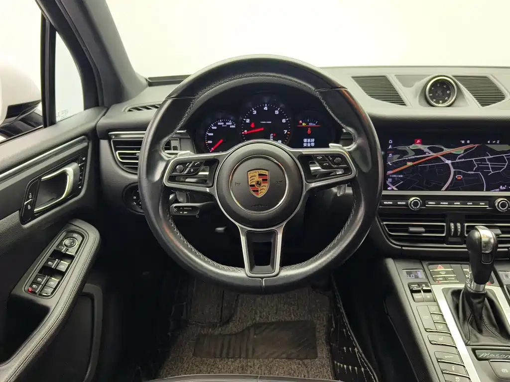 Porsche Macan 2019 — фото 10