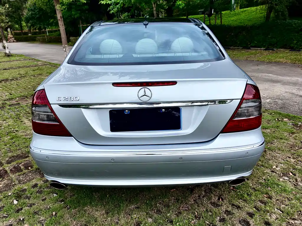 Mercedes-Benz E-Class 2008 — фото 15