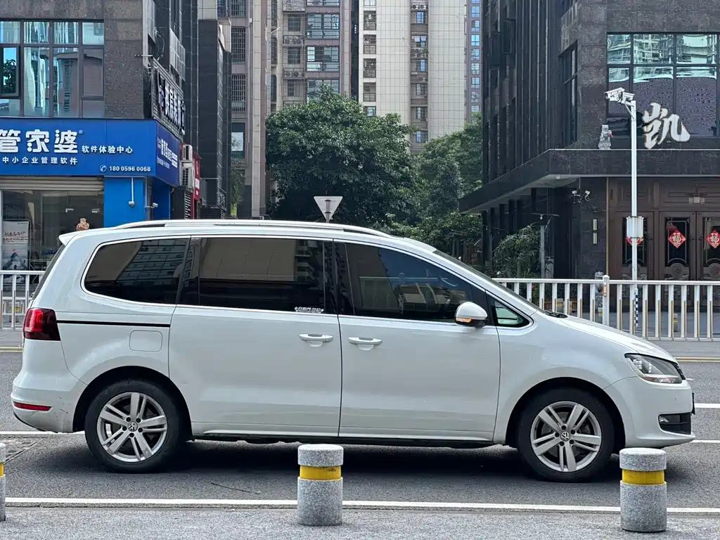 Volkswagen Sharan 2017 — фото 4