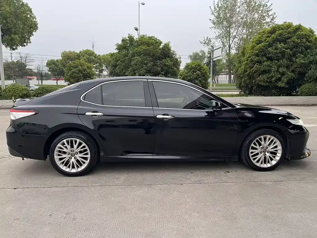Toyota Camry 2019 — фото 4