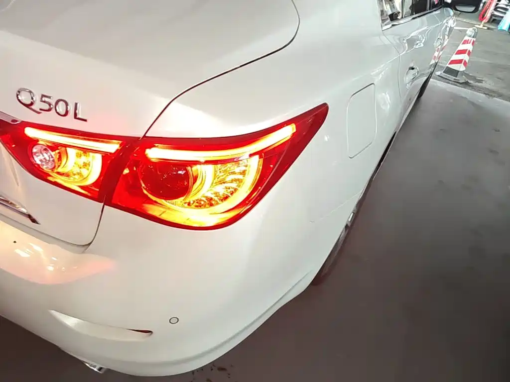 Infiniti Q50L 2016 — фото 8