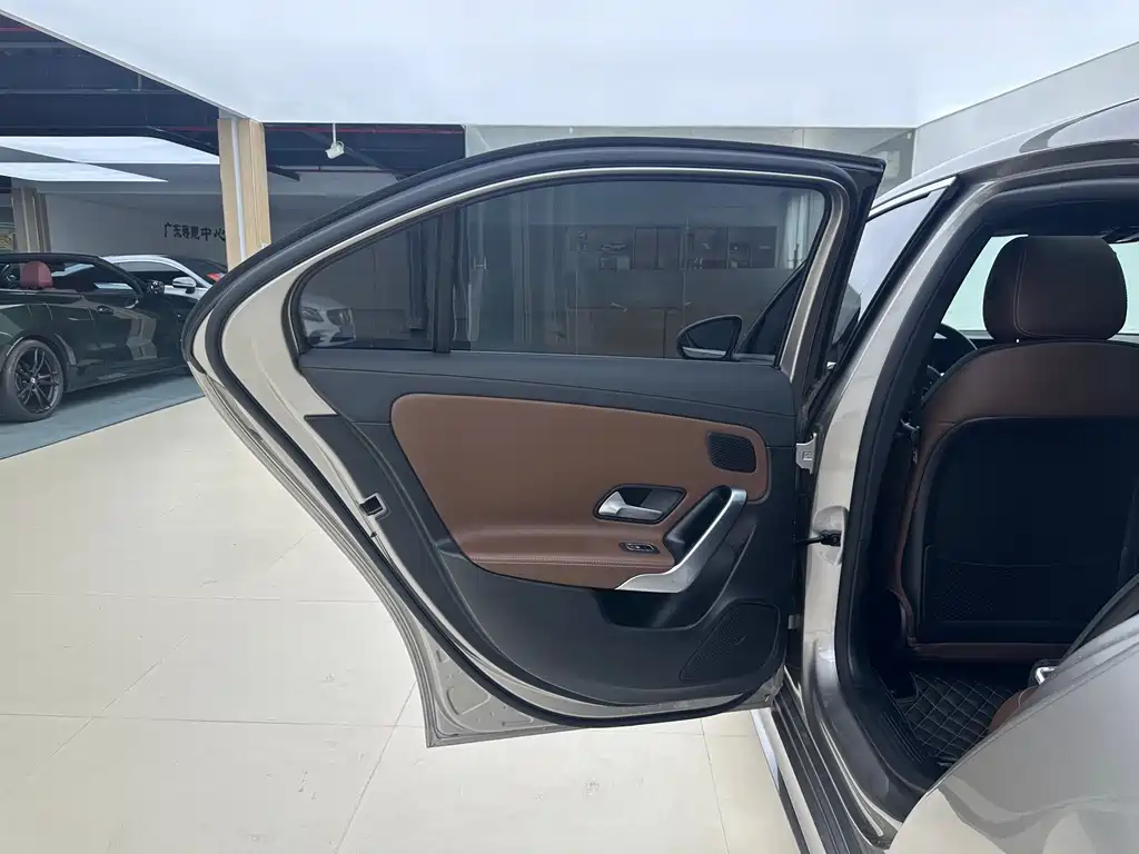 Mercedes-Benz A-Class 2019 — фото 14