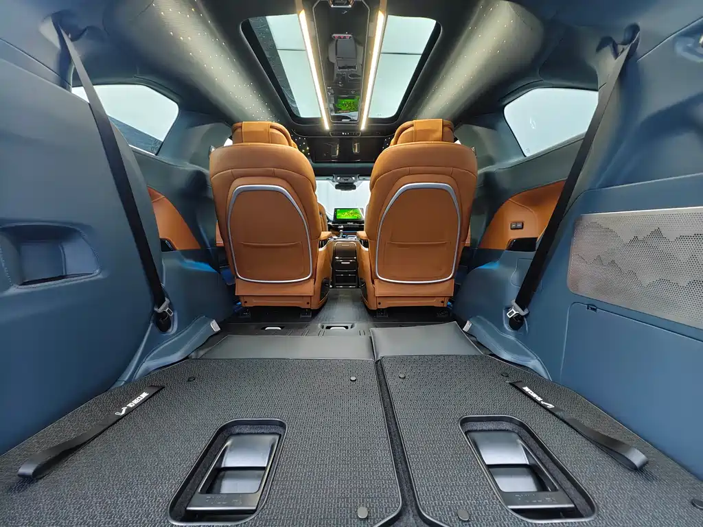 Toyota Granvia — фото 31