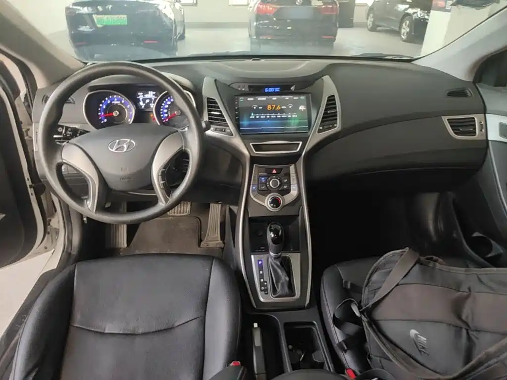 Hyundai Elantra Langdong 2018 — фото 10