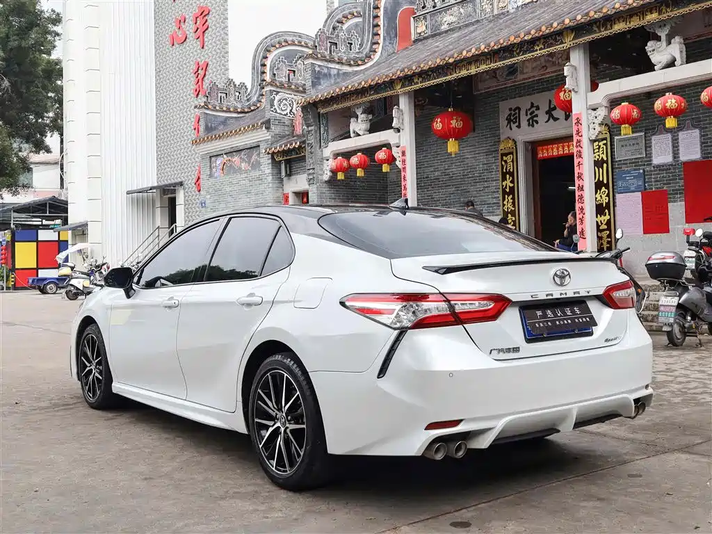 Toyota Camry 2022 — фото 9