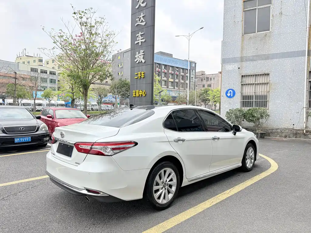 Toyota Camry 2023 — фото 6