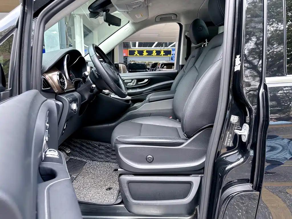 Mercedes-Benz V-Class 2022 — фото 12