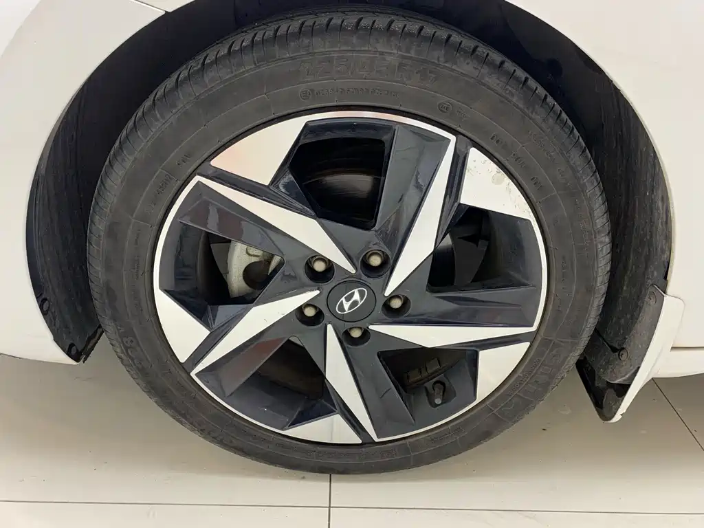 Hyundai Elantra 2022 — фото 12