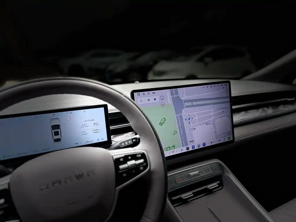 Roewe M7 DMH 2025 — фото 11