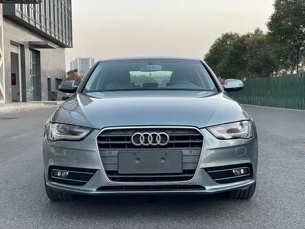 Audi A4L 2015