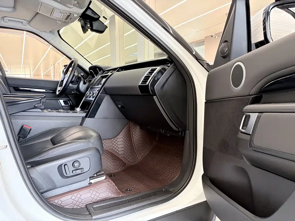Land Rover Discovery 2017 — фото 20