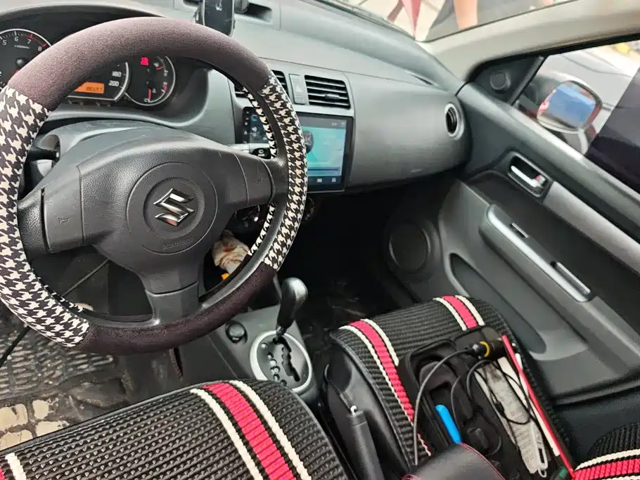 Suzuki Swift 2015 — фото 12