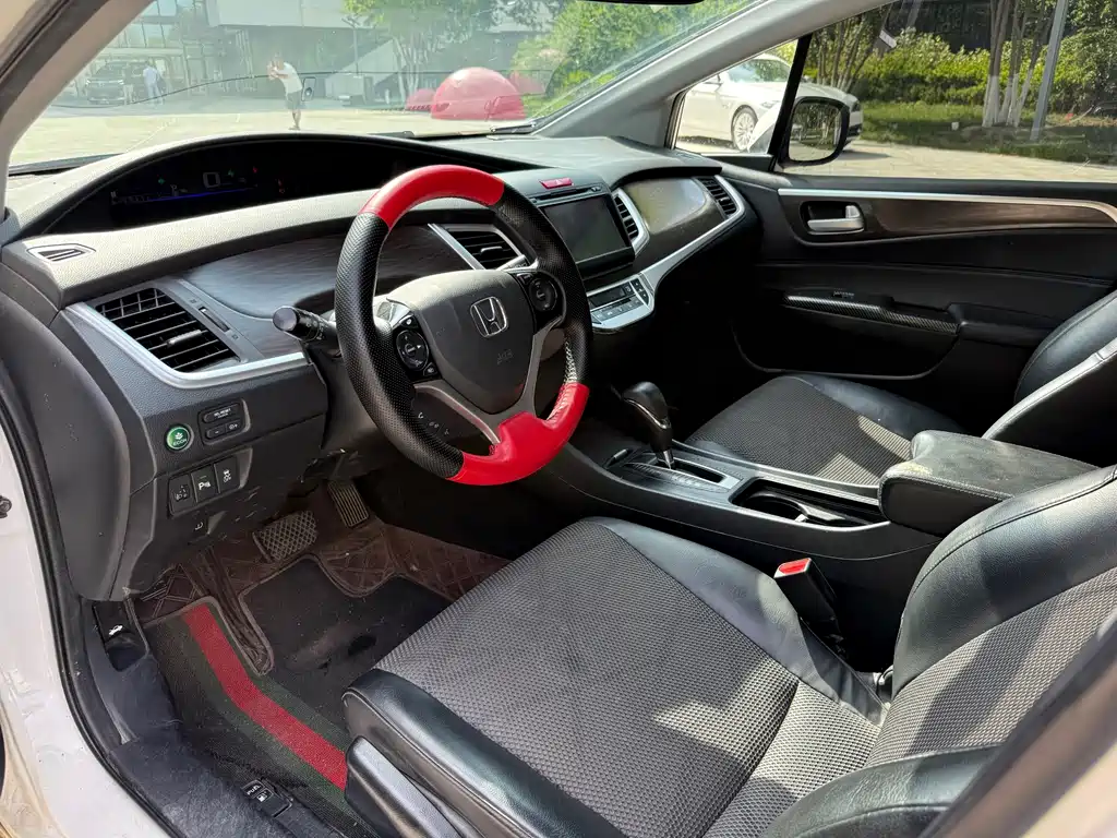 Honda Jade 2015 — фото 6