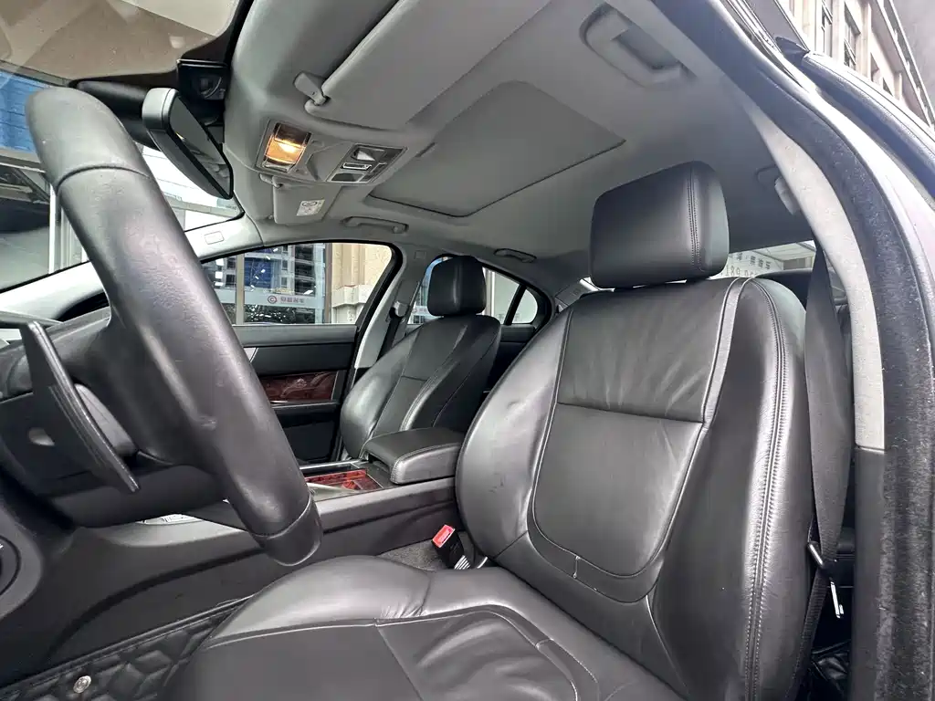 Jaguar XF 2014 — фото 17
