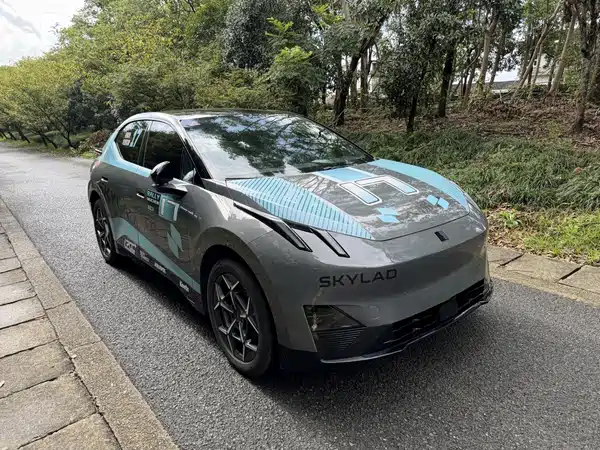 Lynk & Co Z20 2025