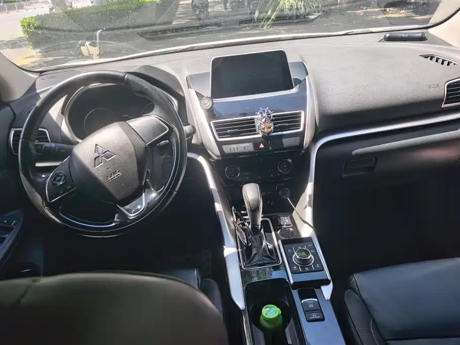 Mitsubishi Eclipse Cross 2019 — фото 12