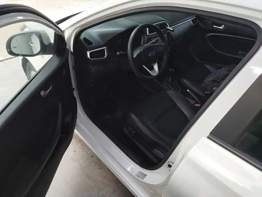 Hyundai Accent 2017 — фото 16