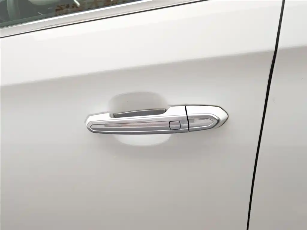 Cadillac XTS 2016 — фото 18