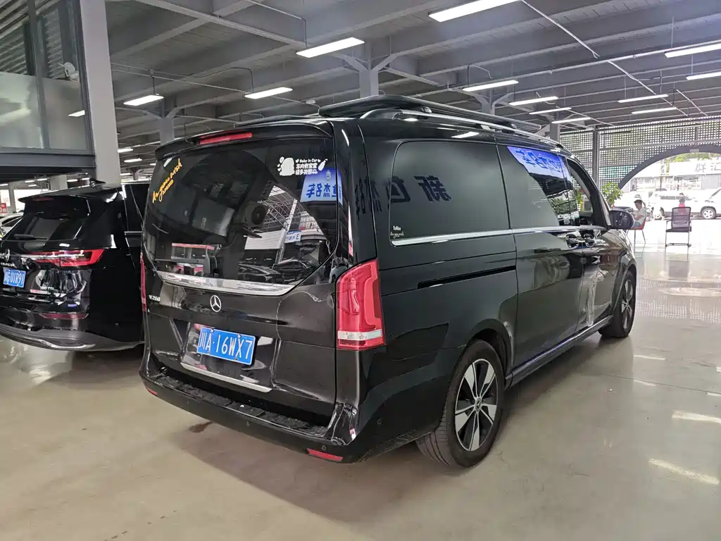 Mercedes-Benz V-Class 2021 — фото 10