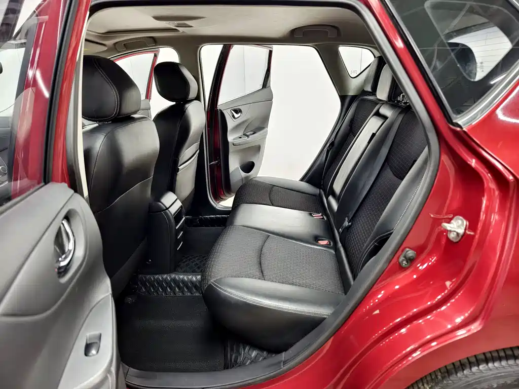 Nissan Tiida 2017 — фото 13