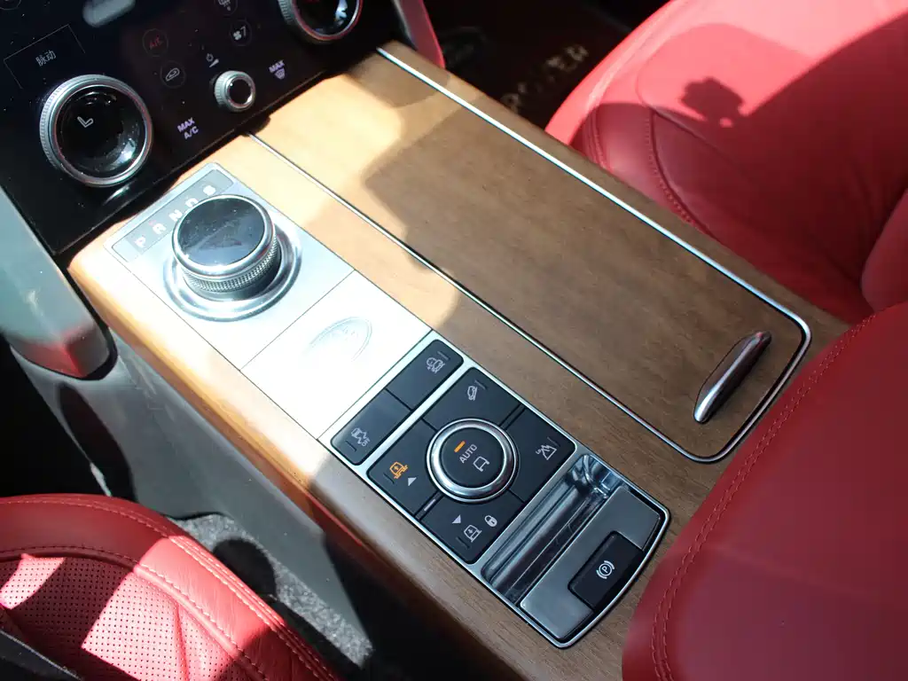 Land Rover Range Rover 2023 — фото 13