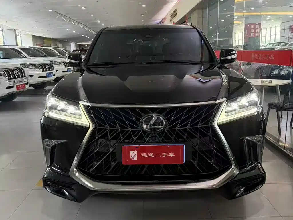 Lexus LX 2019 — фото 1