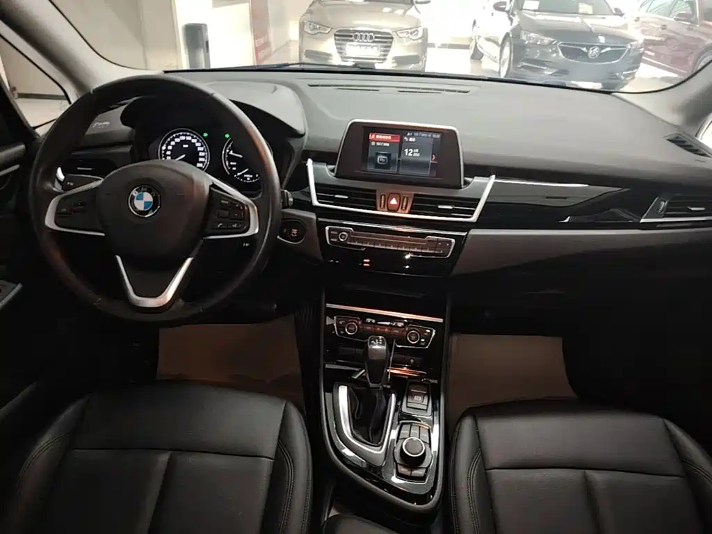 BMW 2 Series Active Tourer 2019 — фото 10
