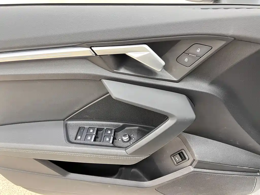 Audi A3 2023 — фото 11