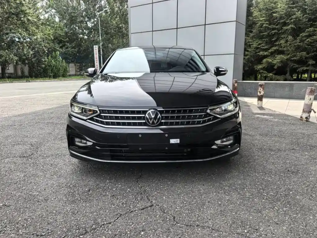 Volkswagen Magotan 2025