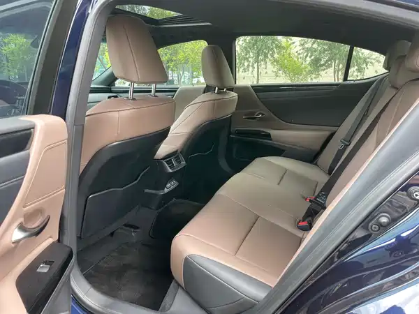 Lexus ES 2024
