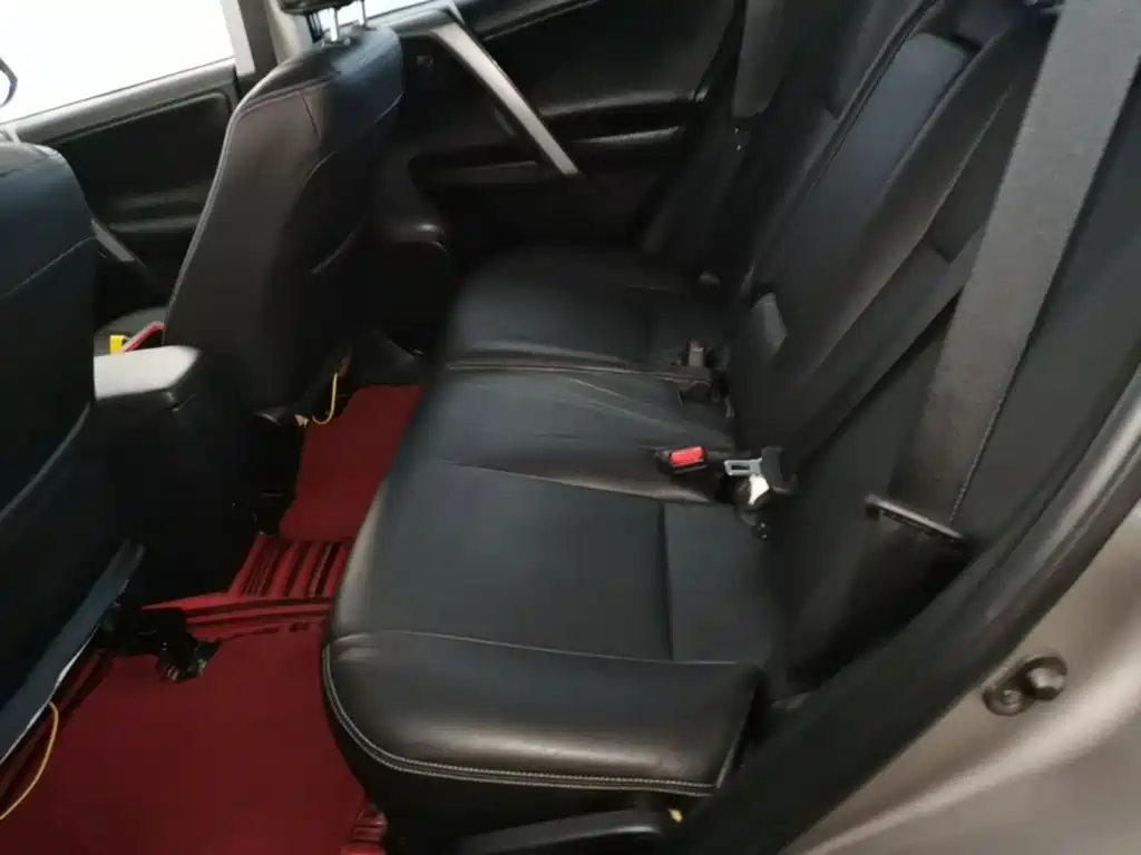 Toyota RAV4 2019 — фото 17