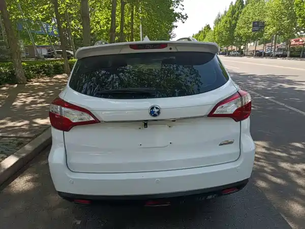 Venucia T70 2015