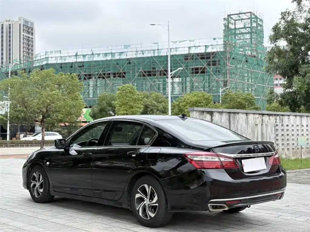 Honda Accord 2018 — фото 9