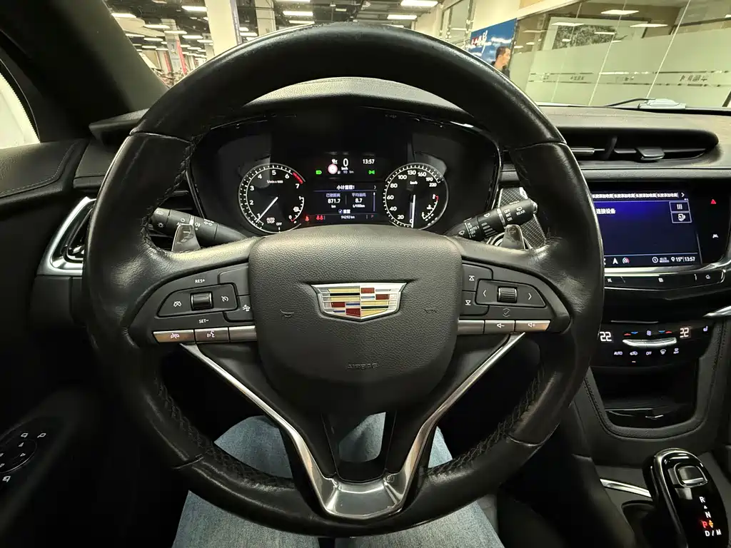 Cadillac XT6 2021 — фото 33