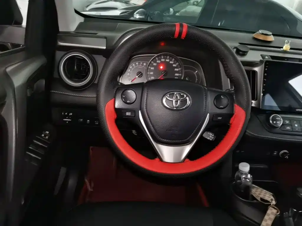 Toyota RAV4 2019 — фото 11